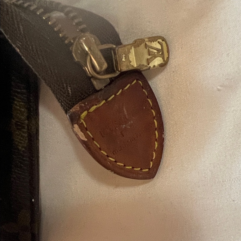 Authentic Louis Vuitton Monogram Canvas Pouch - Picture 4 of 12